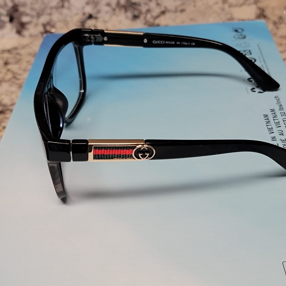 Eyeglass frame
